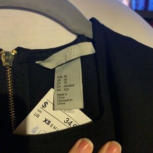 🖤 H&M Black Fitted Sleeveless Dress – Size XS